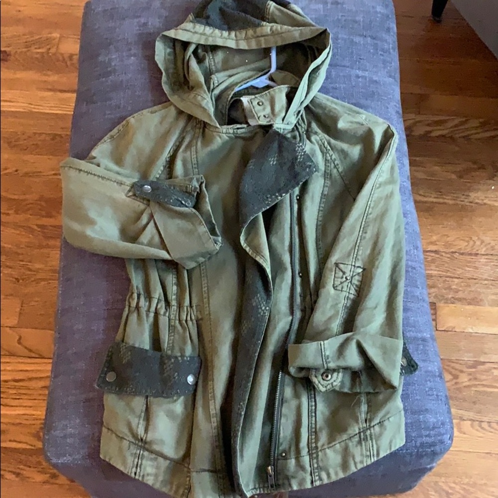 Great transitional jacket w lace and tie detail